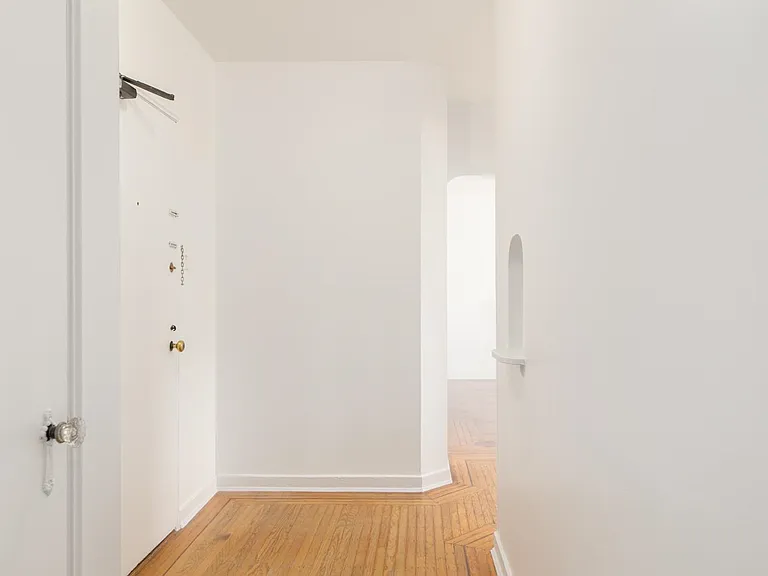 735 Royal Ave #209 — Photo 13