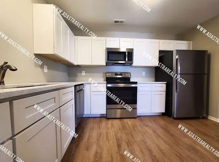 121 Ames St — Photo 7