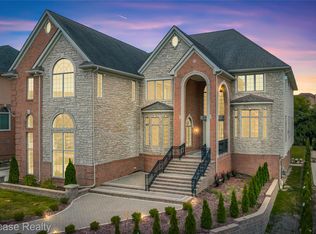 5512 Essex Ct, West Bloomfield, MI