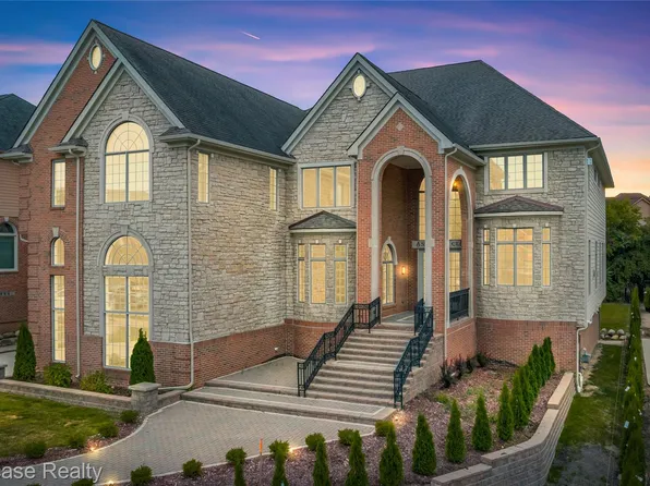 5512 Essex Ct, West Bloomfield, MI 48322