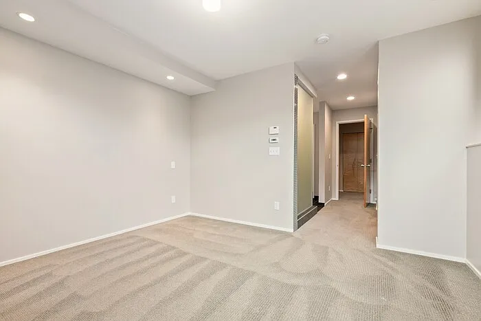 2351 Yale Ave E — Photo 34
