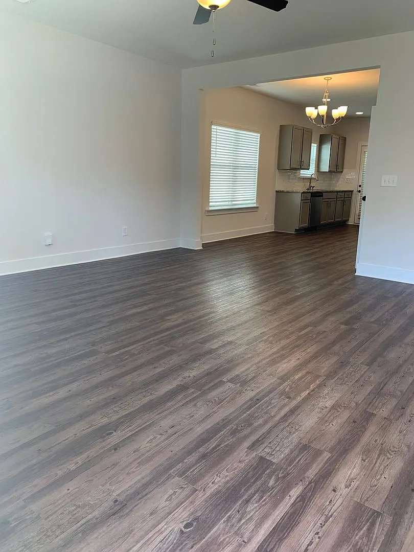 Building Photo - 1285 Shades Ter