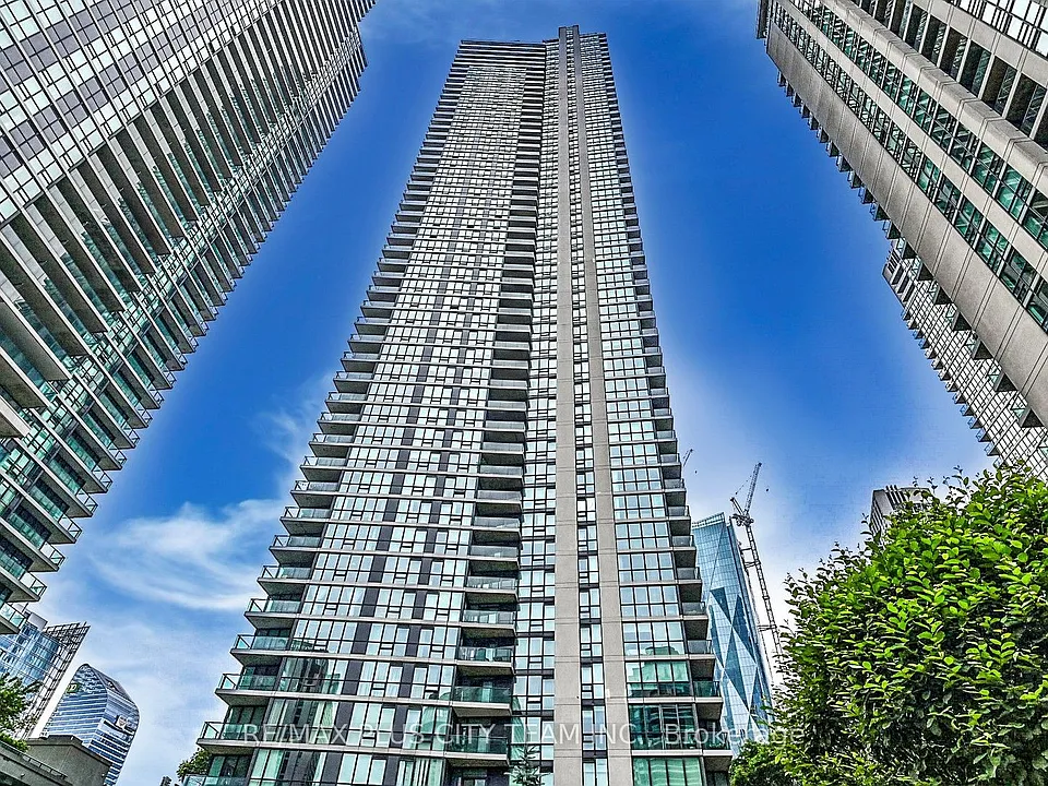 18 Harbour St #201