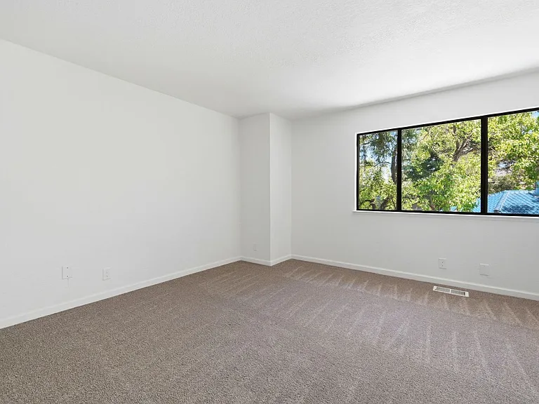 721 Center Ave — Photo 22