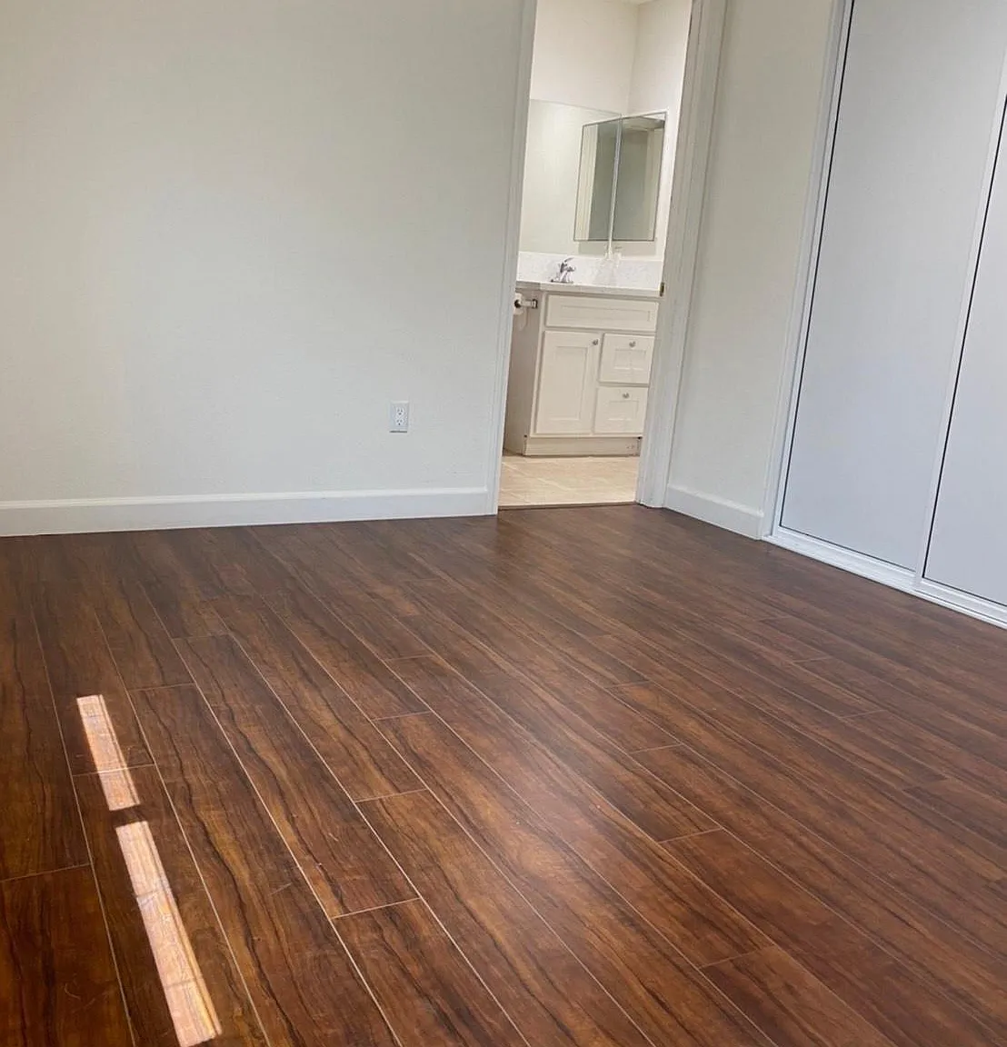 4 bed, $975 — Photo 1