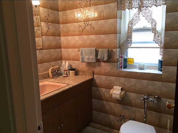 5th image of 146 Bay 13 St #2FL