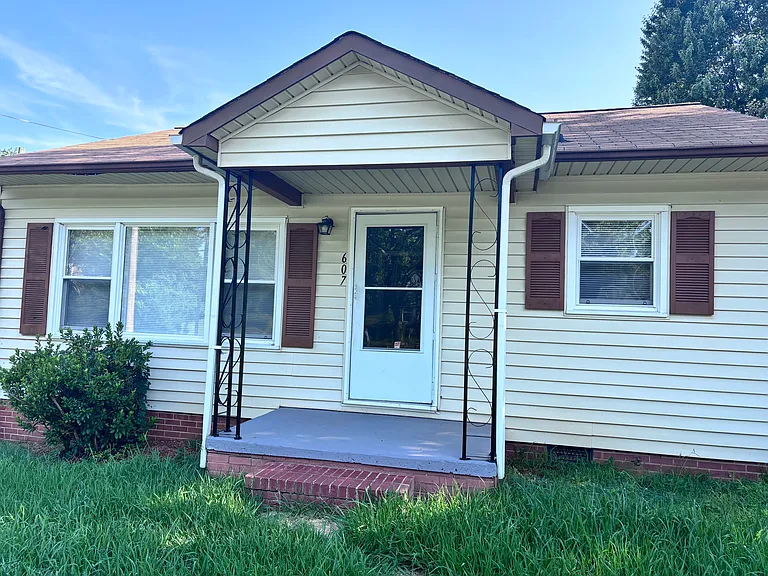 607 Martha Pl — Photo 13