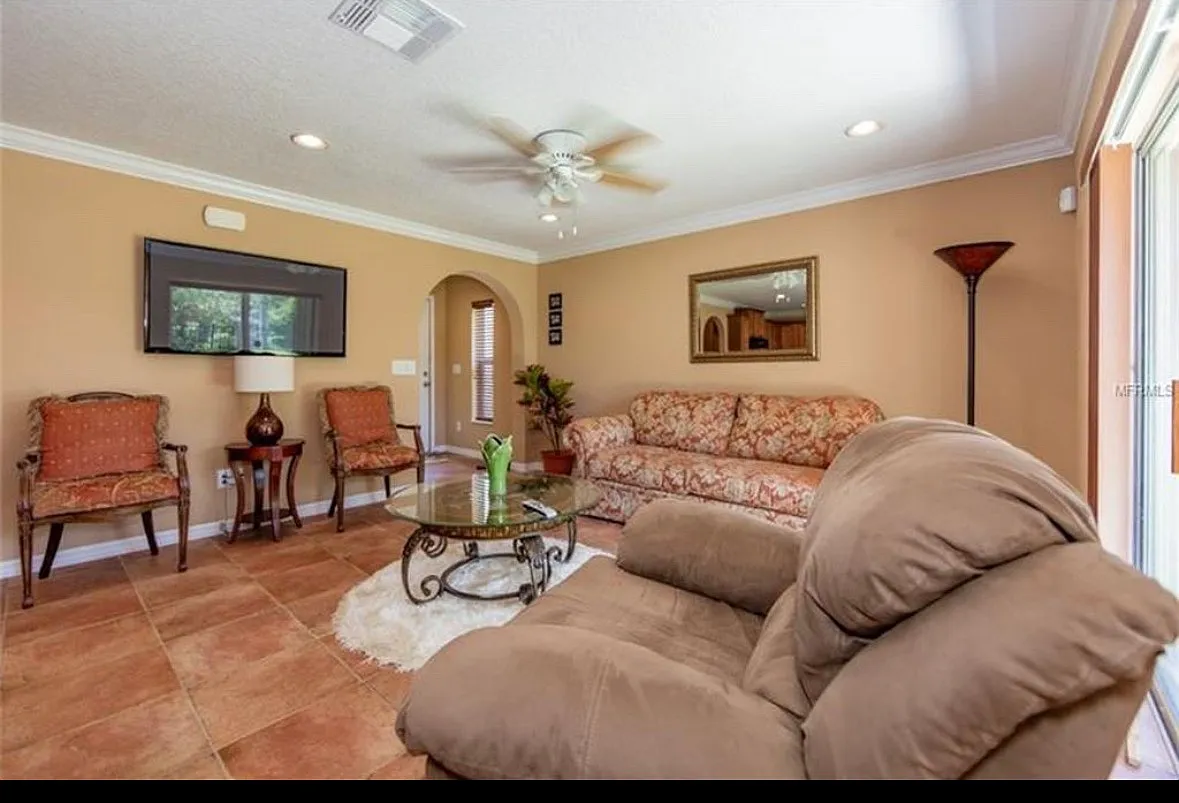 3 bed, 1405 sqft, $1,995 — Photo 2