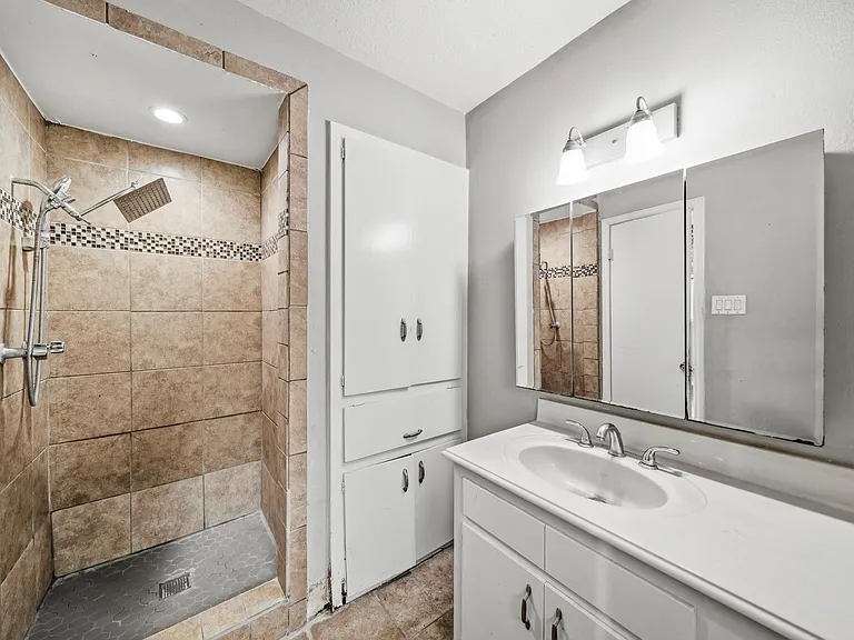 3324 Kathryn Cir — Photo 7