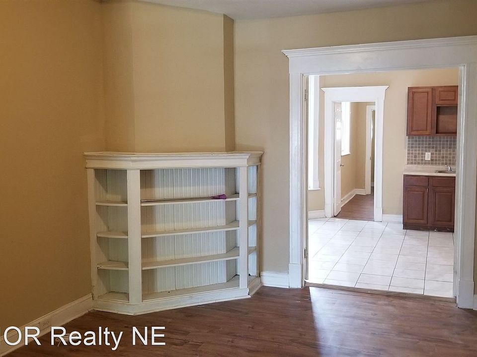 1st image of 727 W Rockland St Floor 1