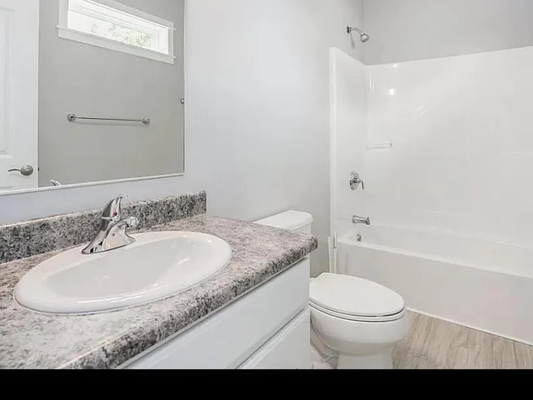 1127 Race St NE — Photo 8