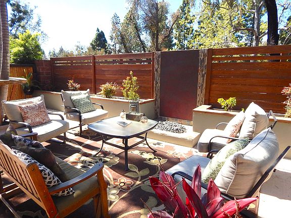 Firepit and Lounge Area