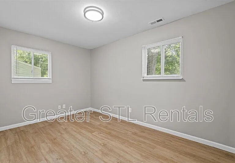 1412 E Pitman Ave — Photo 20