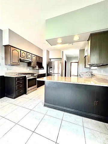 1528 Cherokee Ave — Photo 5