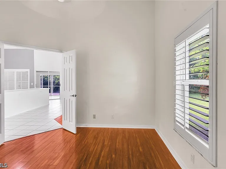 22203 Seashore Cir — Photo 30