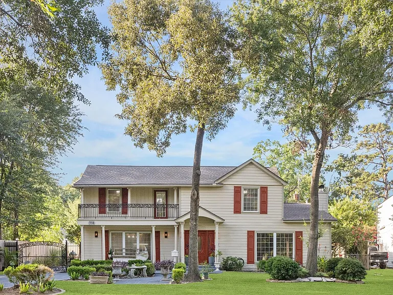718 Garden Oaks Blvd — Photo 2