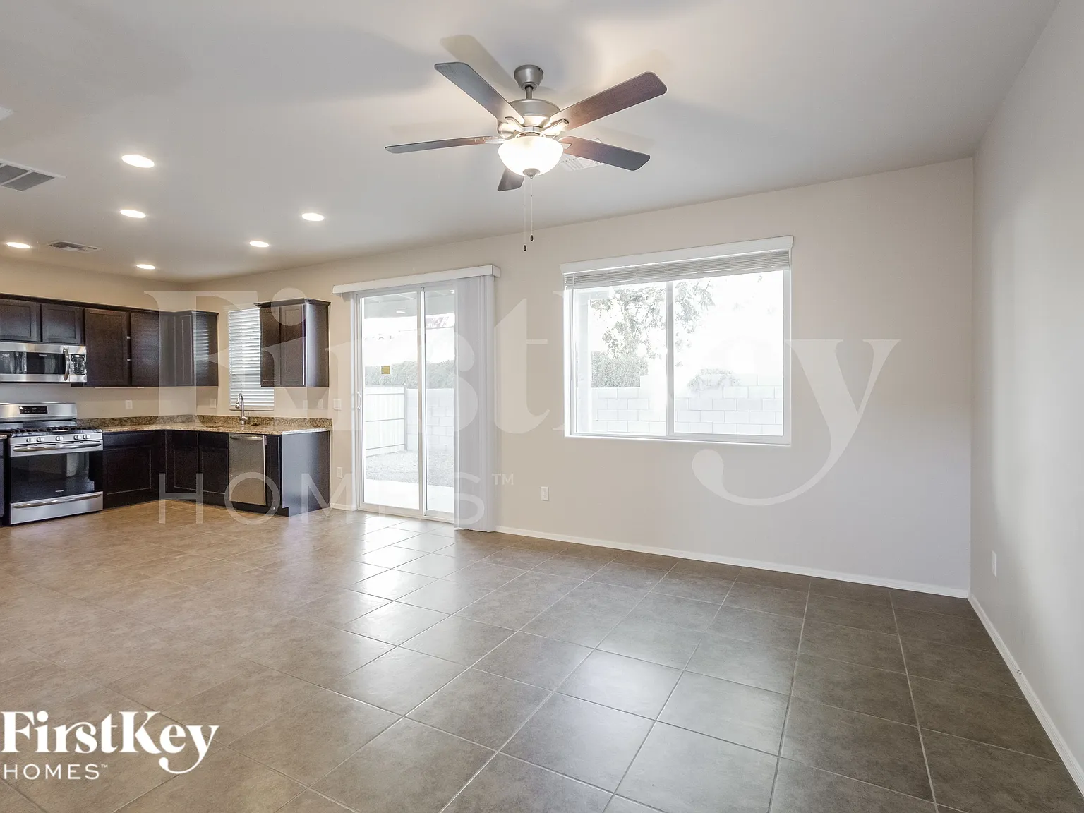 3 bed, 3.0 bath, 1500 sqft, $2,205 — Photo 4