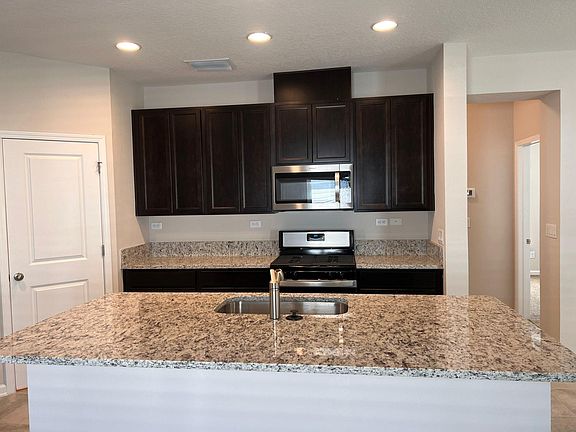 4th image of 294 Wineberry Ln