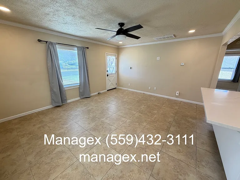 335 Oxford Ave — Photo 4