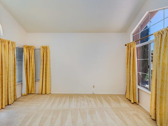 4th image of 34973 Summerwood Dr