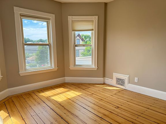 5th image of 38 Russell St #3