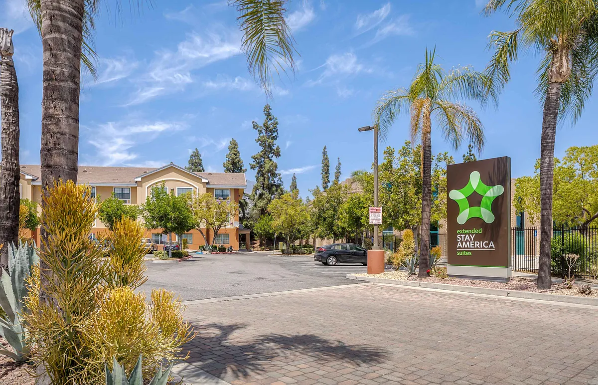 Exterior - 401 E Santa Clara St