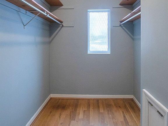 4th image of 1048 Thornfield Ln