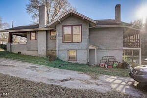 5th image of 322 2nd Street Pl SE