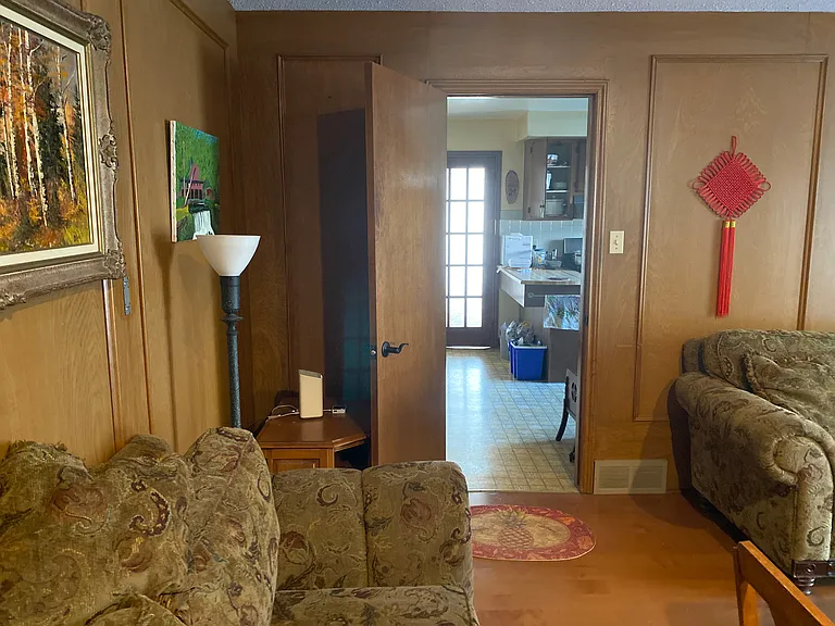 208 Castlegrove Blvd — Photo 8