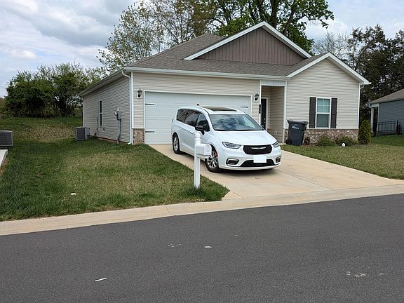 3rd image of 134 Thistle Dr