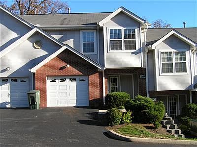 2nd image of 2911 Sequoia Dr