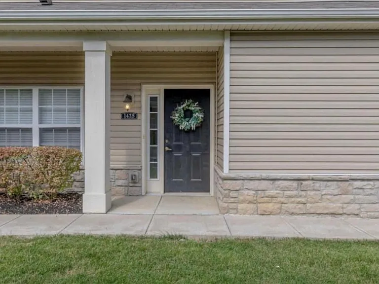 1425 Carylake Cir — Photo 25