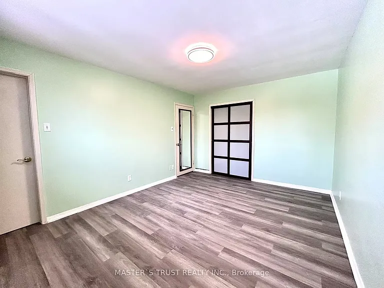 5183 Cherryhill Cres — Photo 16