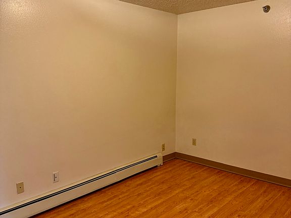 4th image of 320 E Burlington St #2