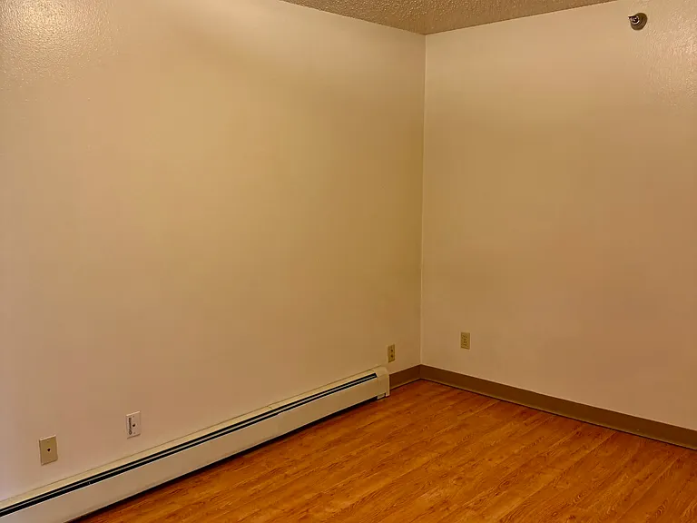 320 E Burlington St #2 — Photo 4