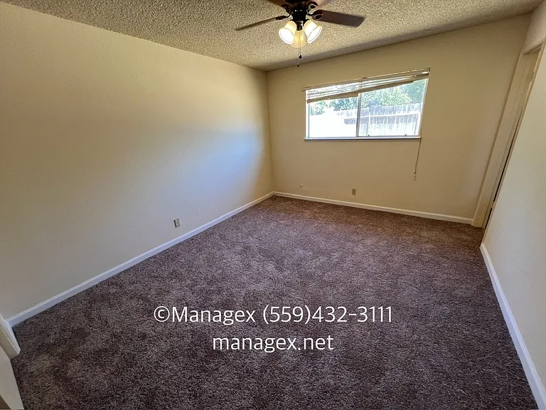 1828 W Gettysburg Ave — Photo 11
