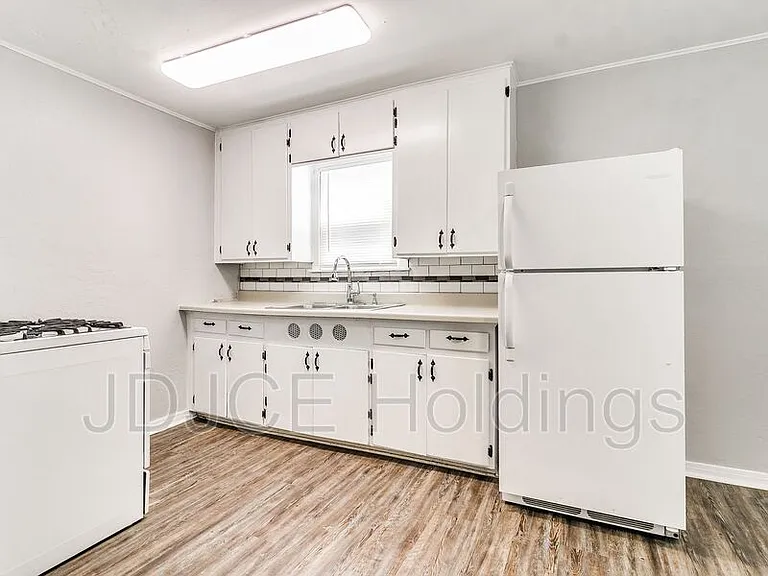536 E Northrup Dr — Photo 9