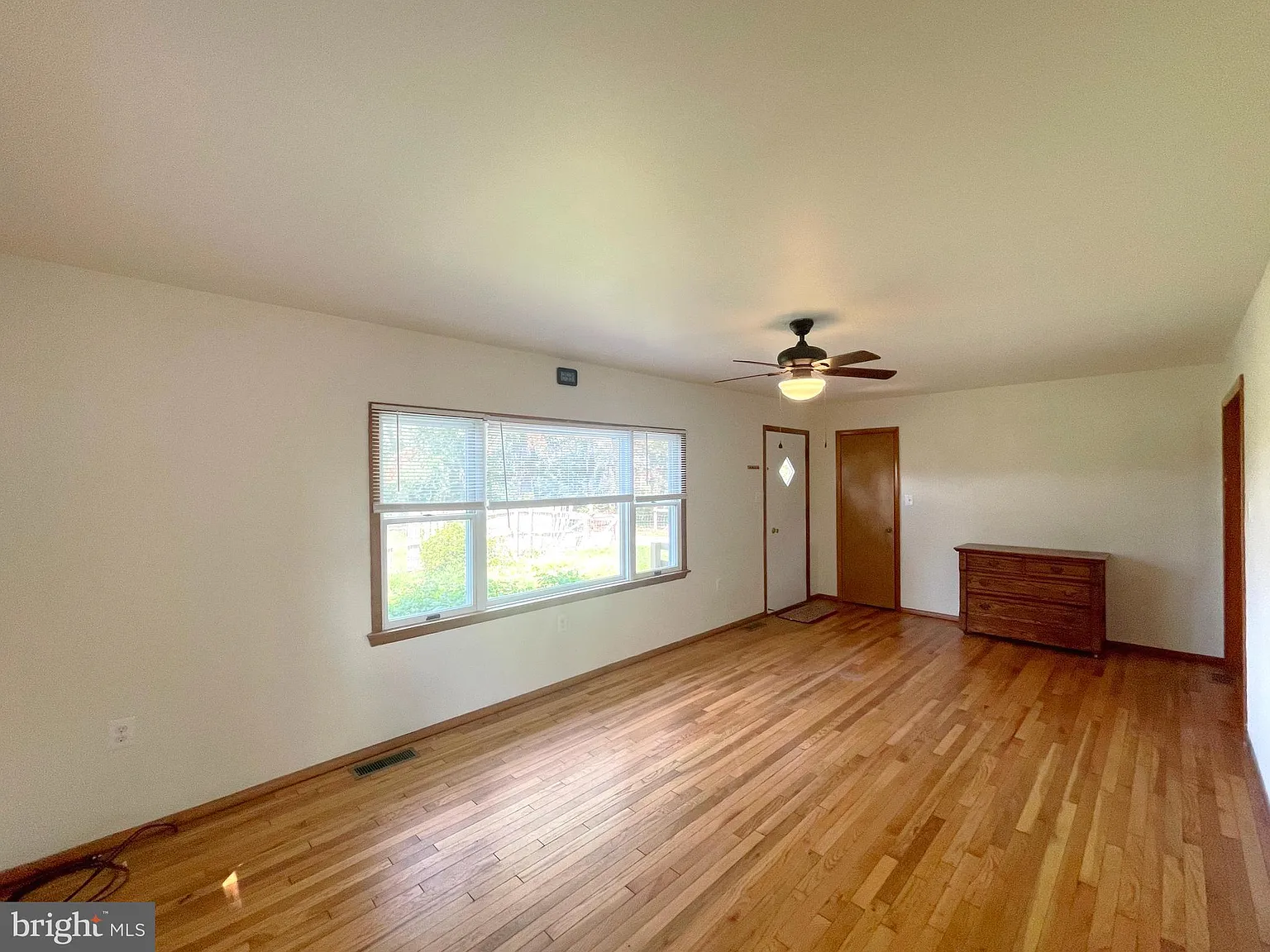 3 bed, 2.0 bath, 1248 sqft, $2,095 — Photo 3