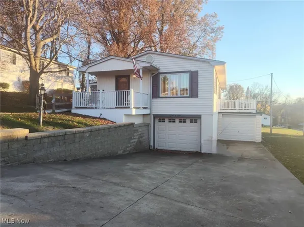 1209 Ivy St, Coshocton, OH 43812