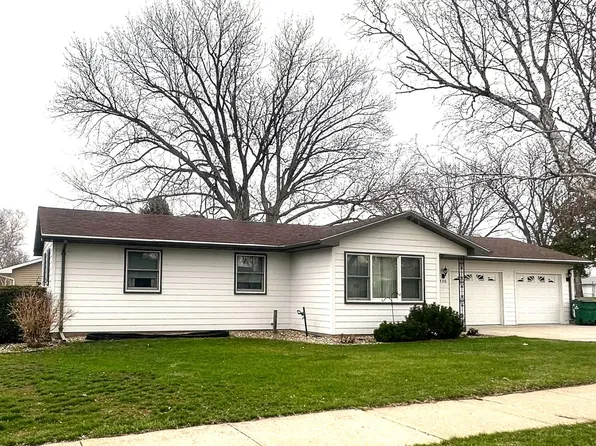 1320 N Langdon St, Mitchell, SD 57301