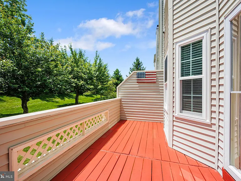 410 Fairview Way — Photo 19