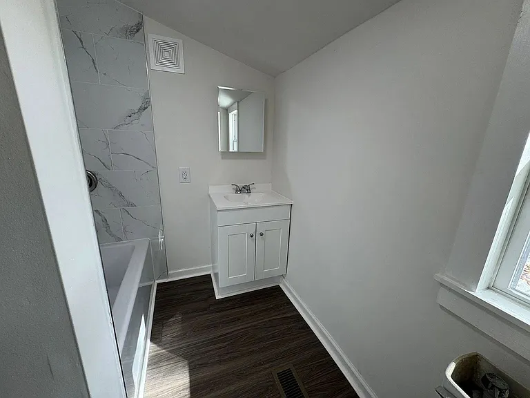 124 Hedge St — Photo 7