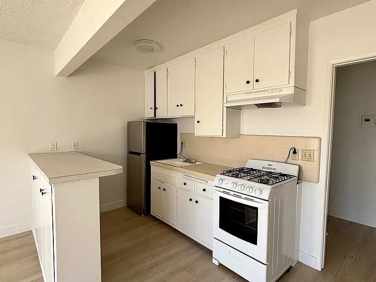 16640 Crenshaw — Photo 15