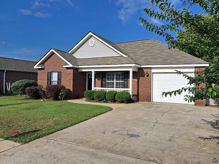 105 Monticello Dr — Photo 2