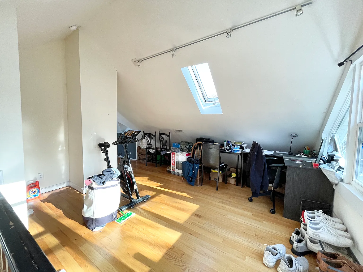 5 bed, 2100 sqft, $8,500 — Photo 1