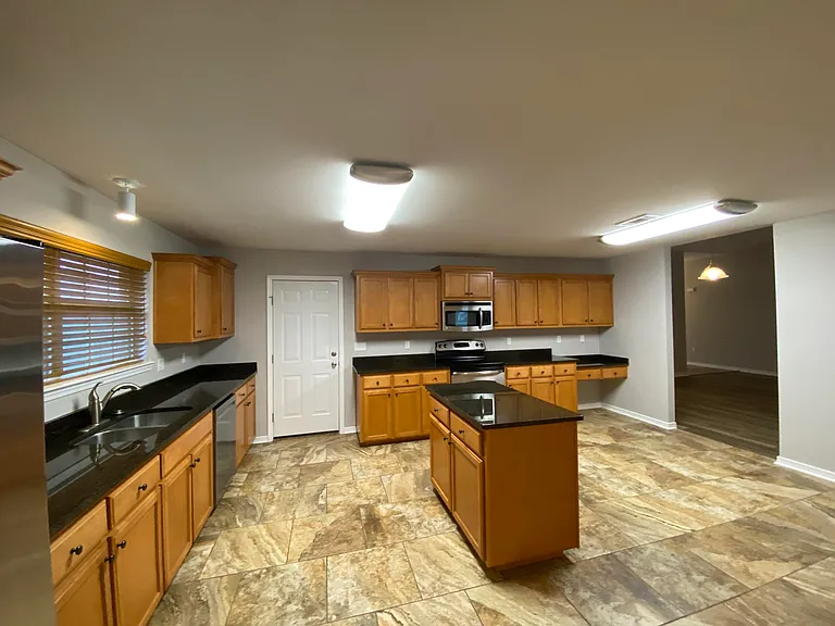 1810 Twin Pine Blvd — Photo 10