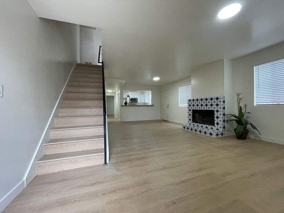 Entrance View. Large Living Room. Open concept. 2 entrances.