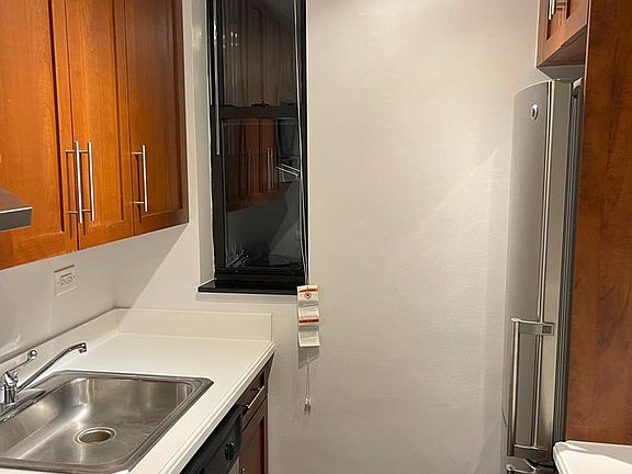 2nd image of 171 E 83rd St APT 3f