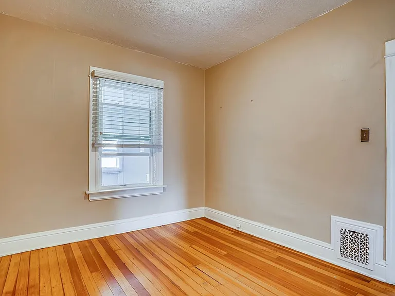 2315 E 5th Ave — Photo 7