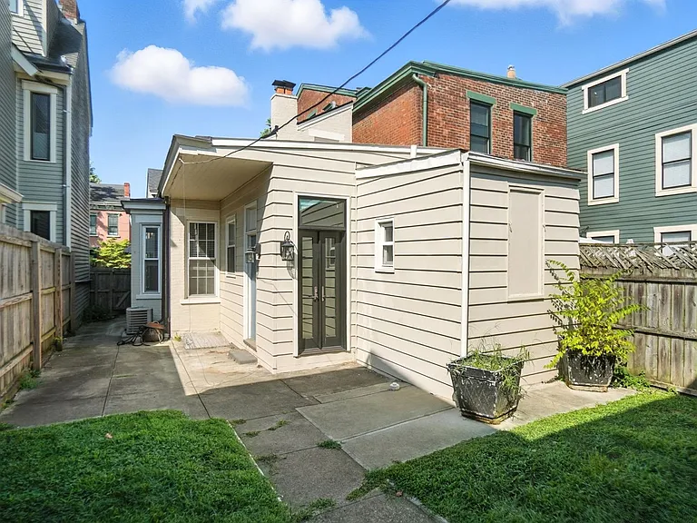 843 Overton St — Photo 31